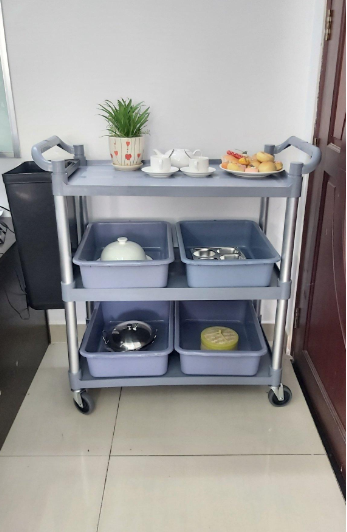 Xe nhựa 3 tầng đẩy thức ăn phục vụ cho nhà hàng