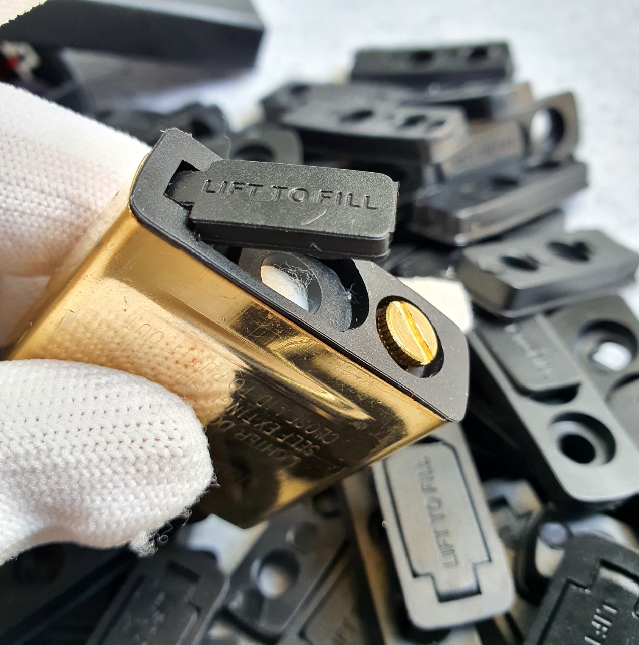 Combo 2 Cái Đít Nhựa Giữ Kin Xăng Cho Bật Lửa Zippo ( Không Xăng)