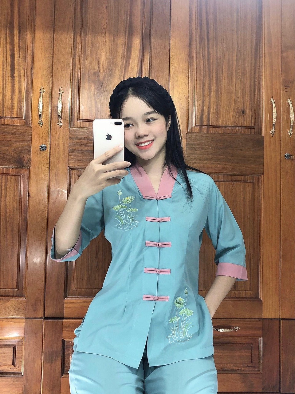 Đồ lam đi chùa - mẫu la hán phối