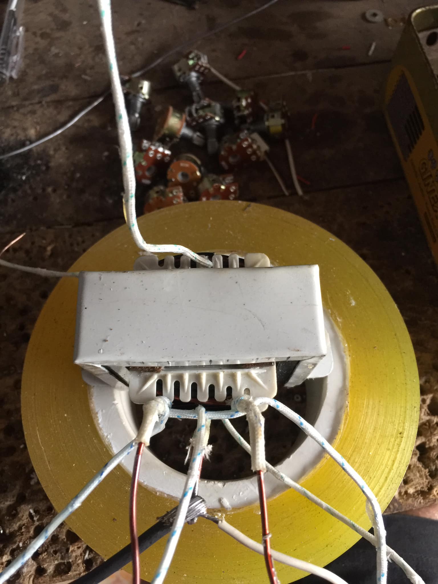 Biến Áp 8D - 12D718 ( C chung )