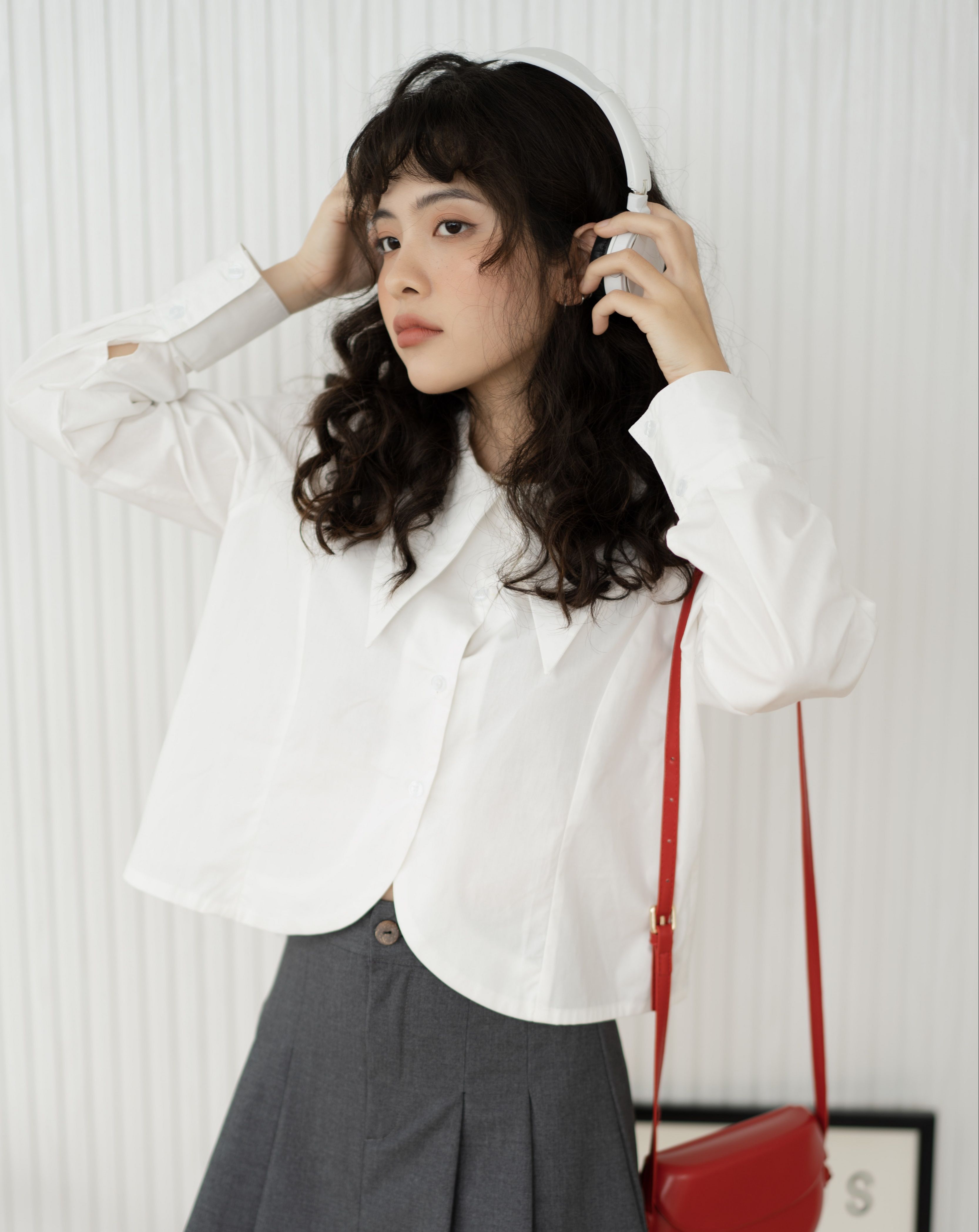 Áo sơ mi croptop cổ nhọn Collar Shirt
