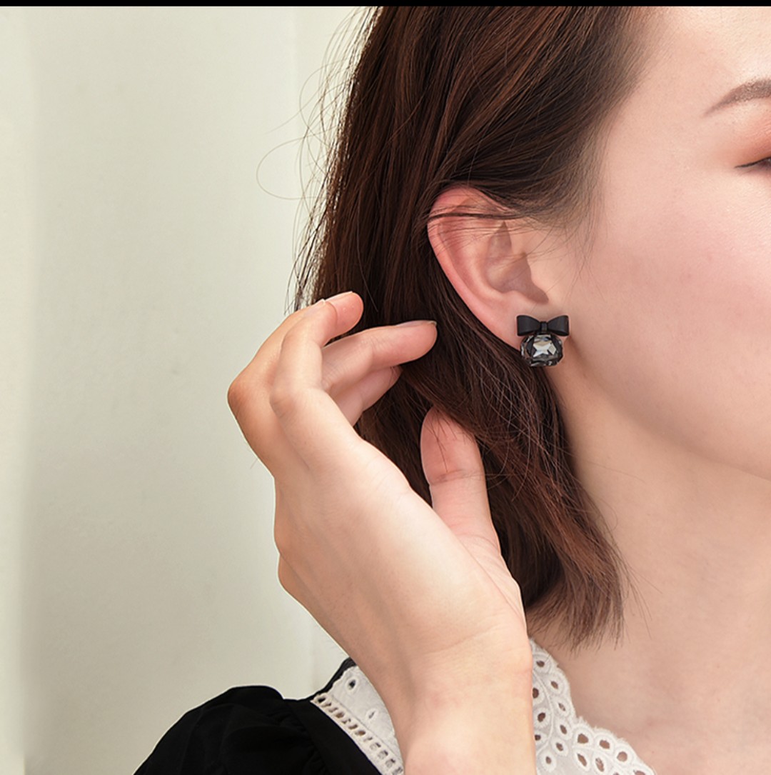 Bông tai pha lê nơ đen thiết kế độc đáo-Yoristore.vn BT121