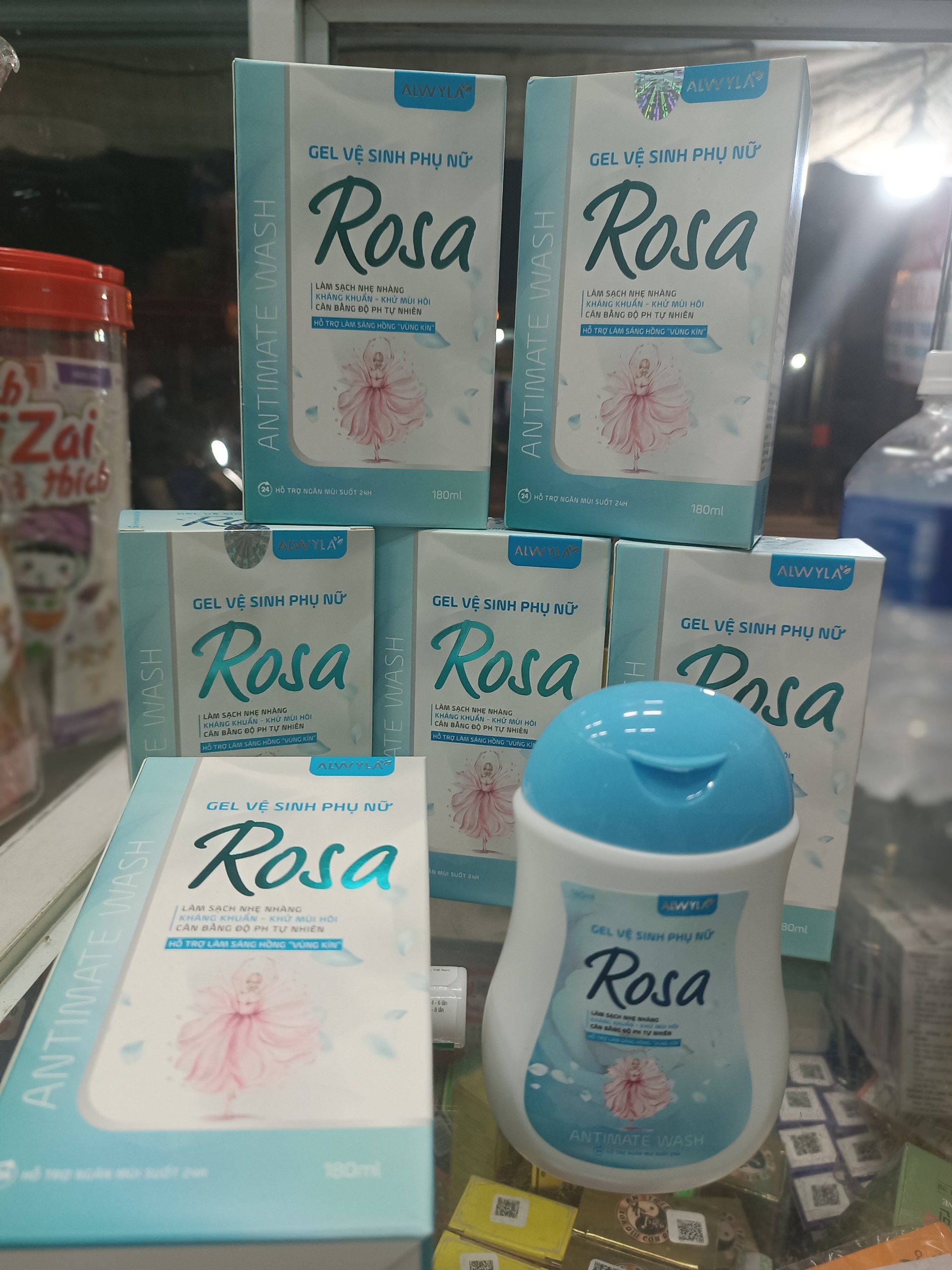 Gel vệ sinh vùng kín rosa alwyla