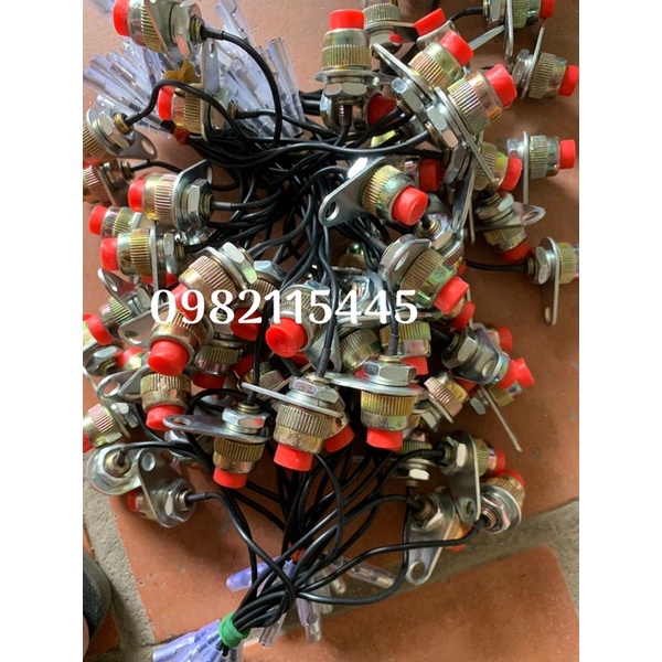 Công tắc bấm khởi động máy cắt cỏ