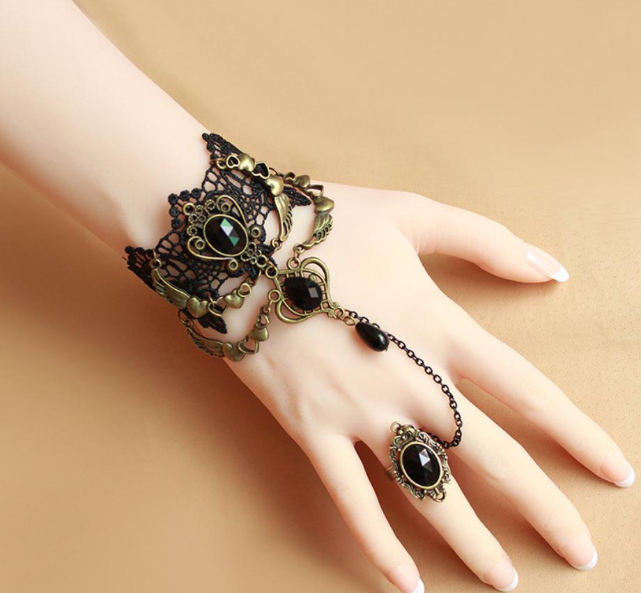 Vòng tay nữ choker hình trái tim cổ điển