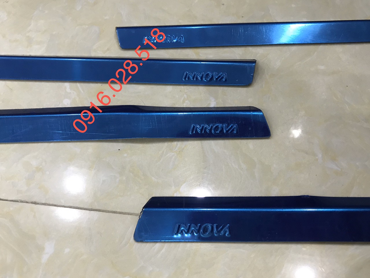 Nẹp inox 4 chân kính innova 2007-2013