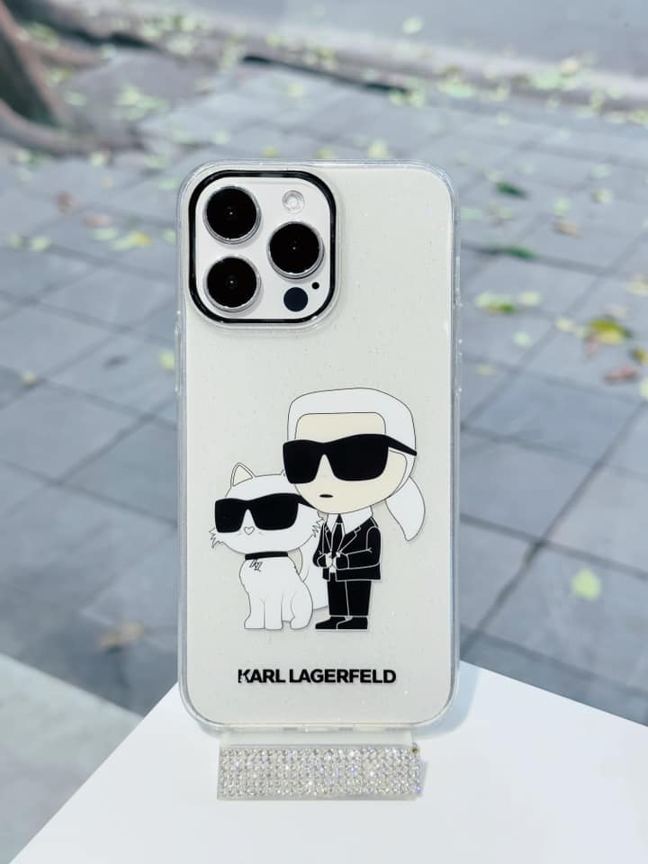 Ốp điện thoại karl lagerfeld iphone 14promax 2 hình nhũ trong màu trắng