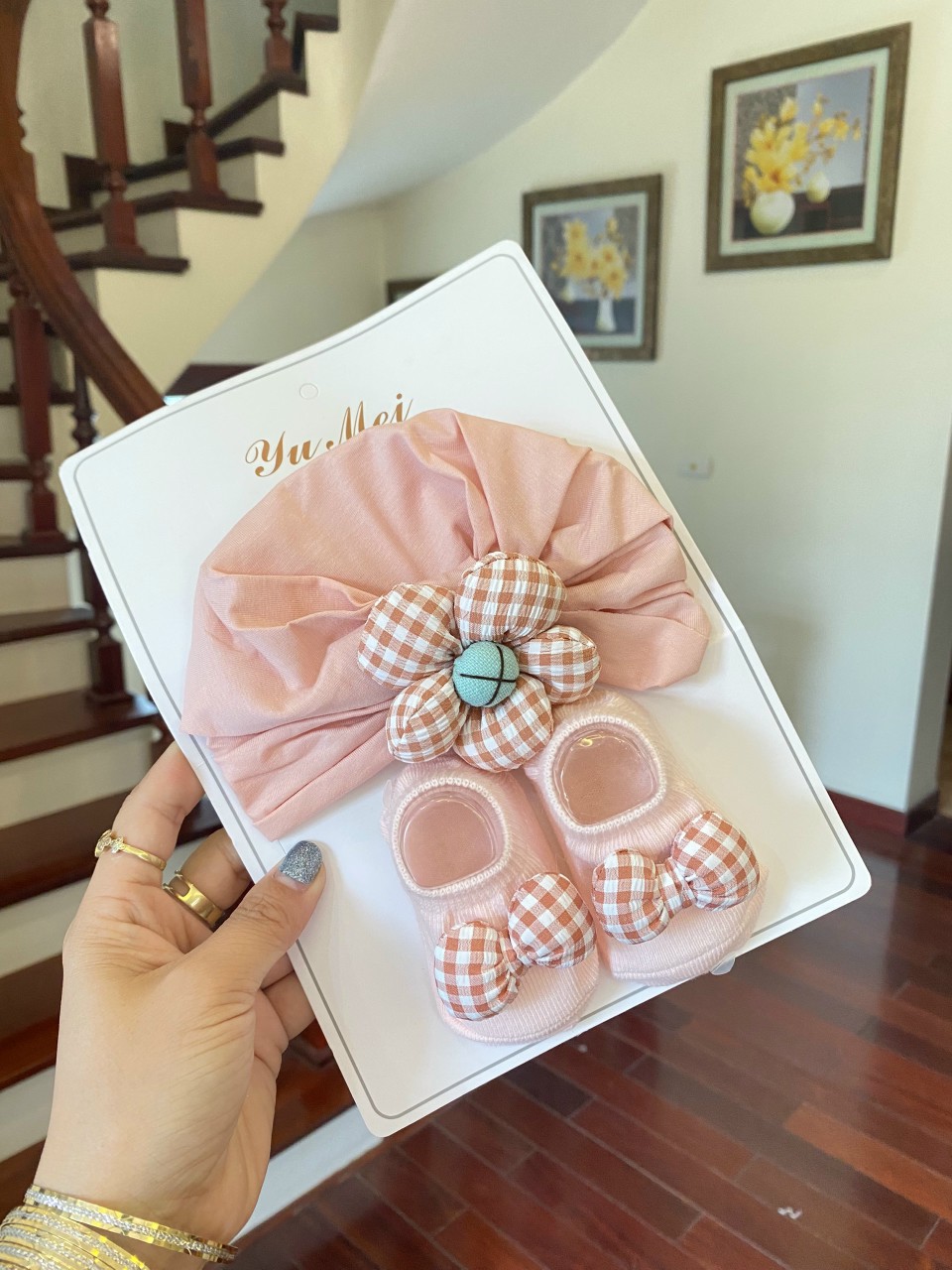Set 2 món gồm vớ và băng đô hình gấu hoạt hình dễ thương cho bé sơ sinh