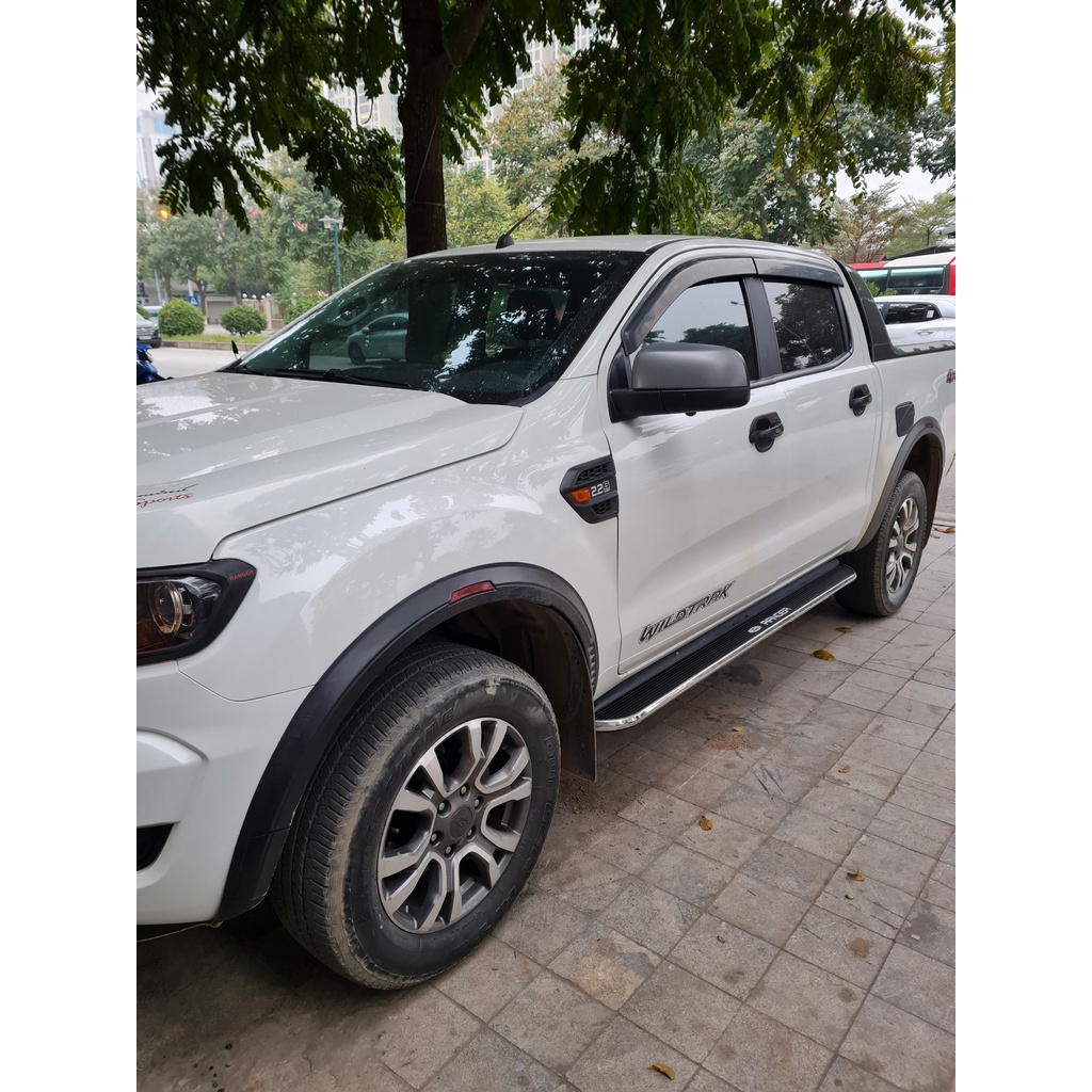 Bậc lên xuống, bệ bước chân xe ford ranger. mẫu mới nhôm đúc 100%. các đời xe. siêu km
