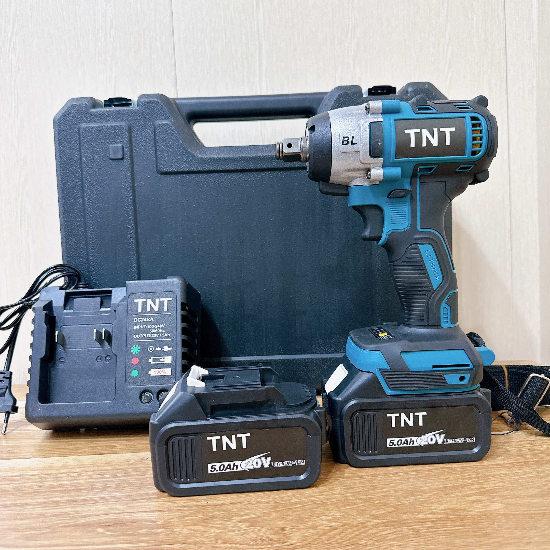 Máy siết buloong pin 380N.m bắn bulong tốc độ cao không chổi than chân pin phổ thông makita tặng kèm đầu bulong 2 trong 1