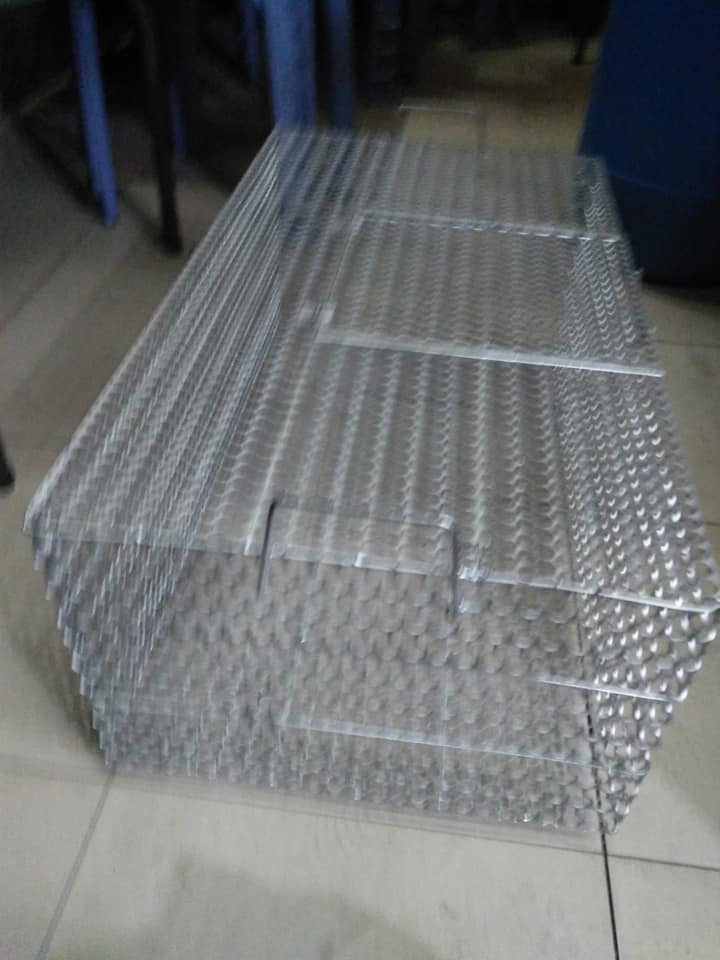 Lồng nuôi gà con lưới mắt sên