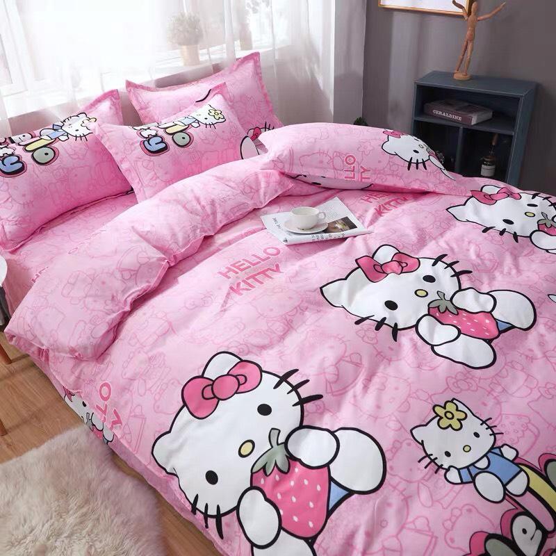 Set ga gối poly 3 món hoạt hình mèo hello kitty hồng đáng yêu, bộ 3 ga gối poly hồng họa tiết mèo kitty hoạt hình siêu xinh, bộ 3 món poly mèo hồng