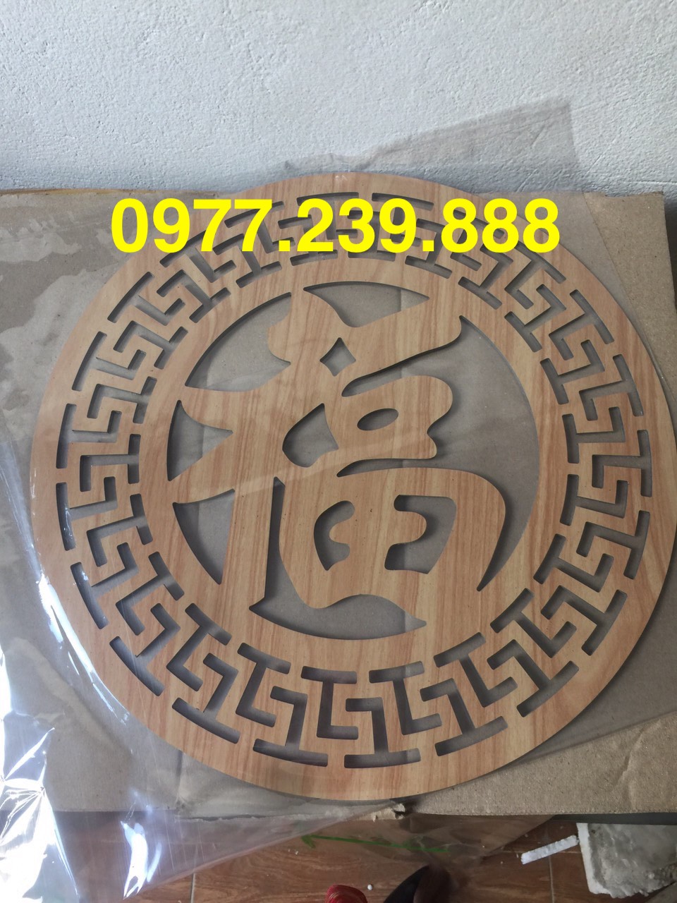 chữ phúc bằng alu màu vàng