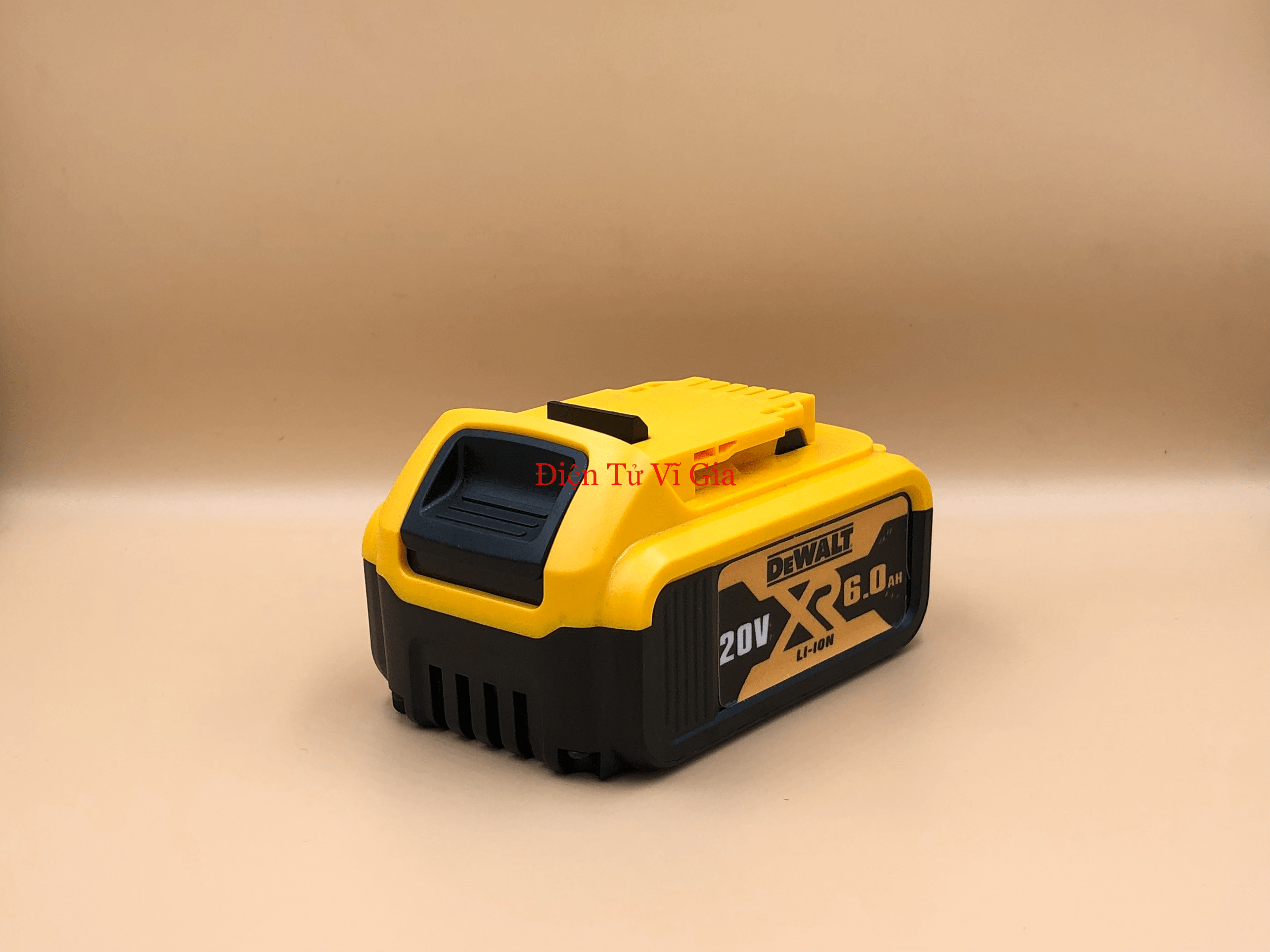 Pin dewalt 18v - 20v dung lượng 4ah - 5ah nhận sạc dewalt bảo hành 6 tháng