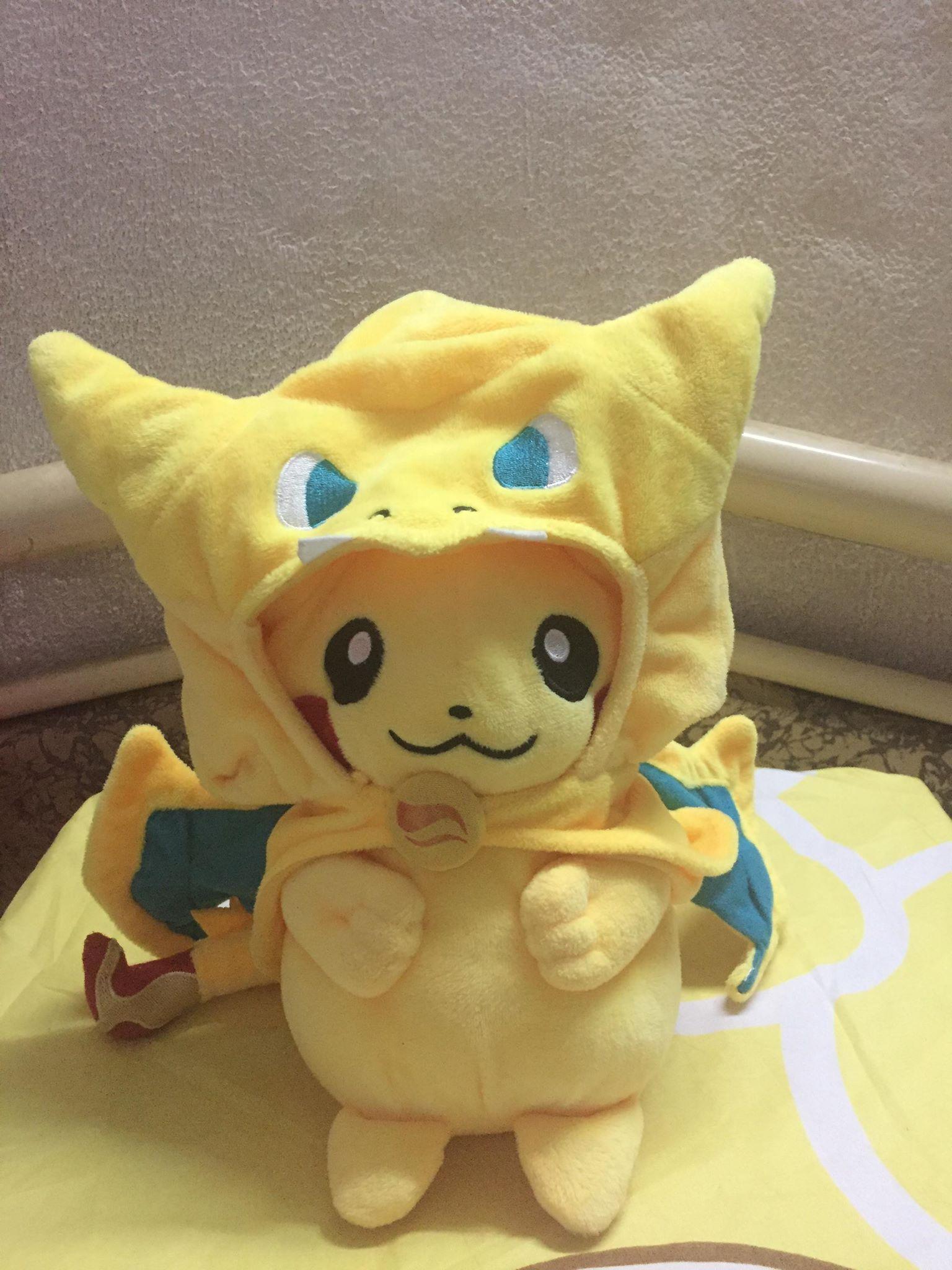 Gấu bông Pikachu cosplay áo choàng Rồng vàng huyền thoại
