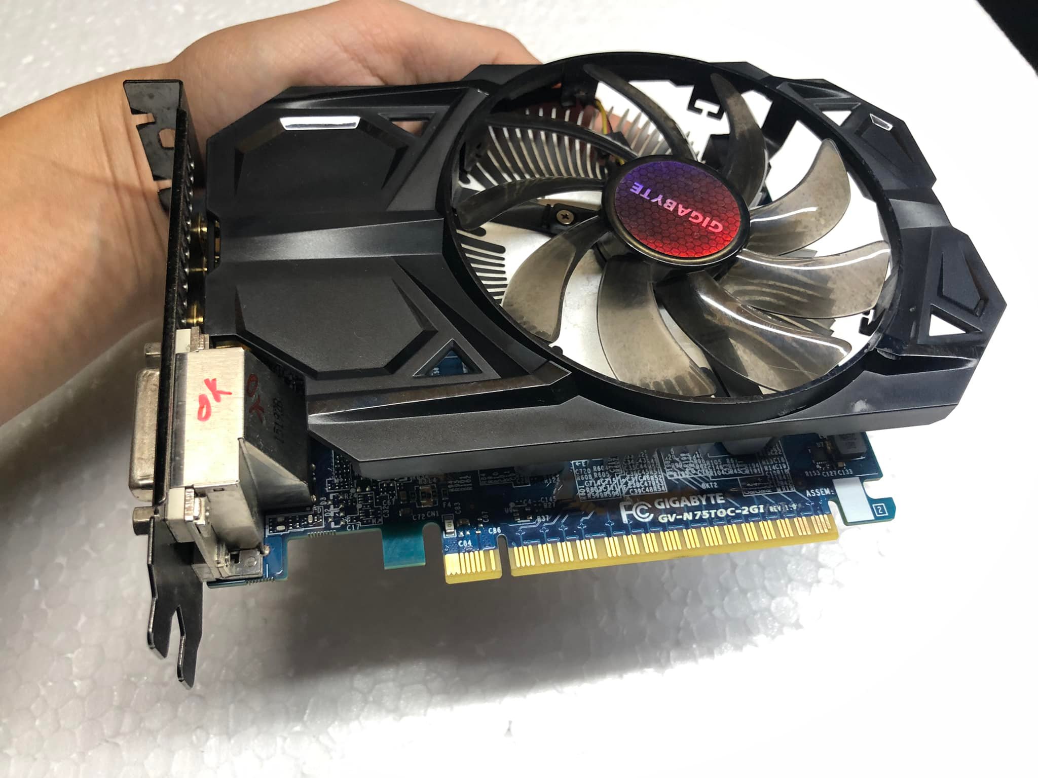 Card màn hình vga giga 750 n75toc 2g ddr5 đã test kĩ