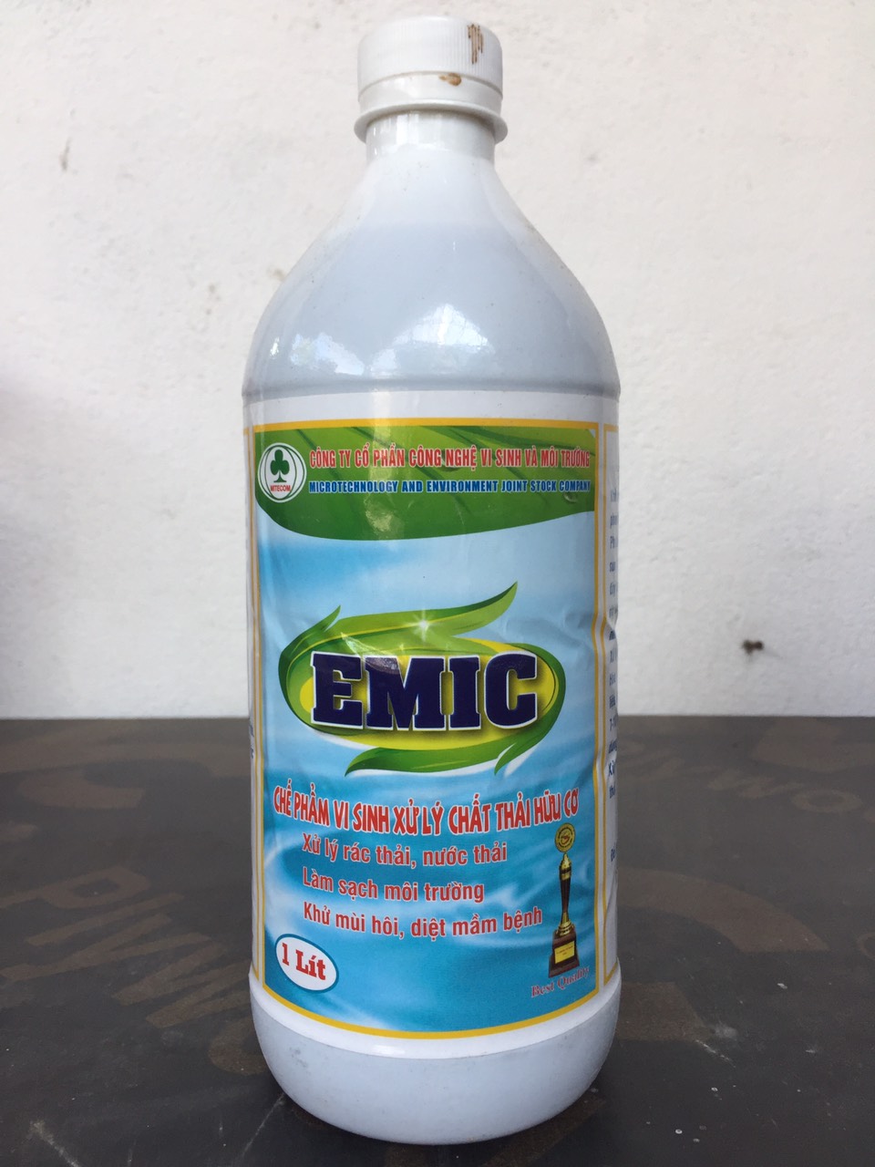 Chế phẩm sinh học em gốc-emic-xử lí chất thải hữu cơ, ủ phân đậu phộng, phân đậu tương, phân cá-chai 1 lít