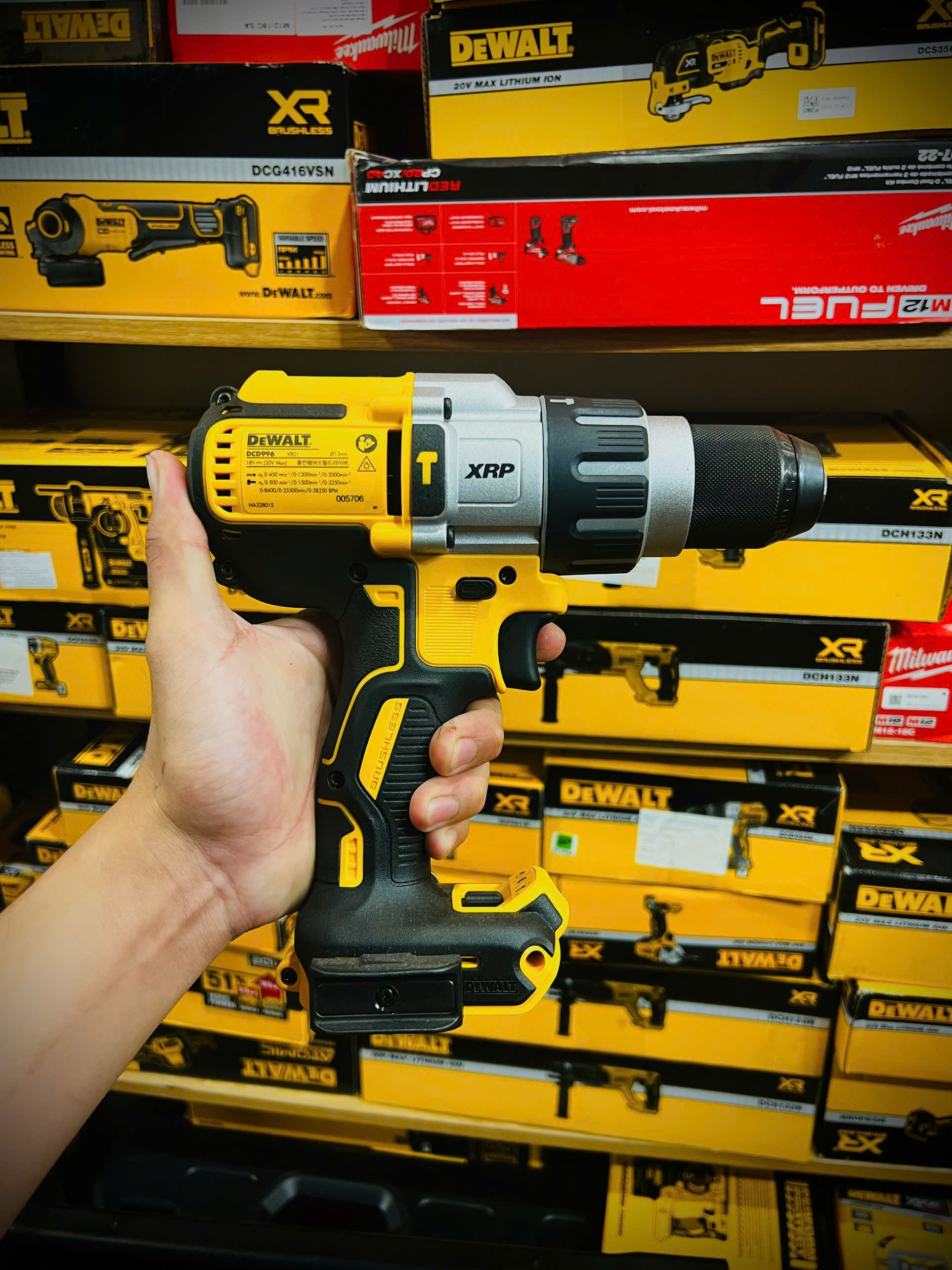 Máy khoan động lực dùng pin 18v/20vmax dewalt dcd996n - hàng chính hãng