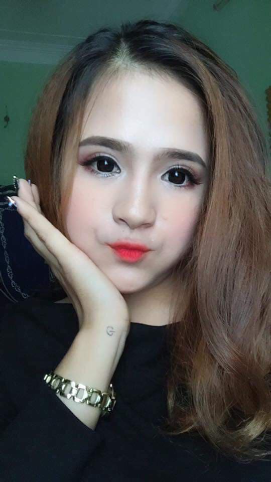 Lens - Kính áp tròng đen giãn to sử dụng 1 năm tặng kèm khay đơn bé chưa có dụng cụ đeo