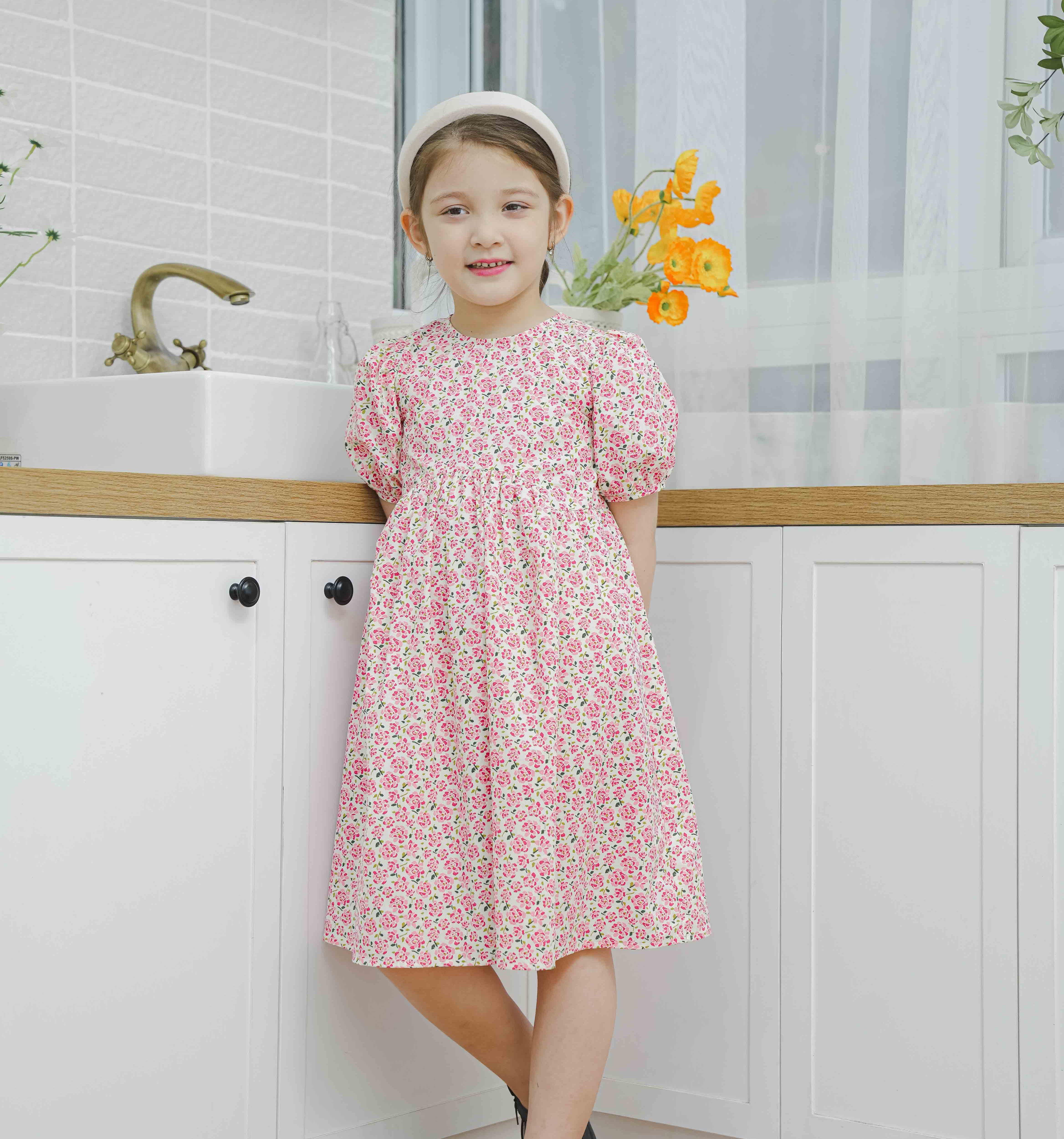 Váy bé gái CRABIE babydoll cộc tay vải thô hoa nhí - Hoa nhí hồng