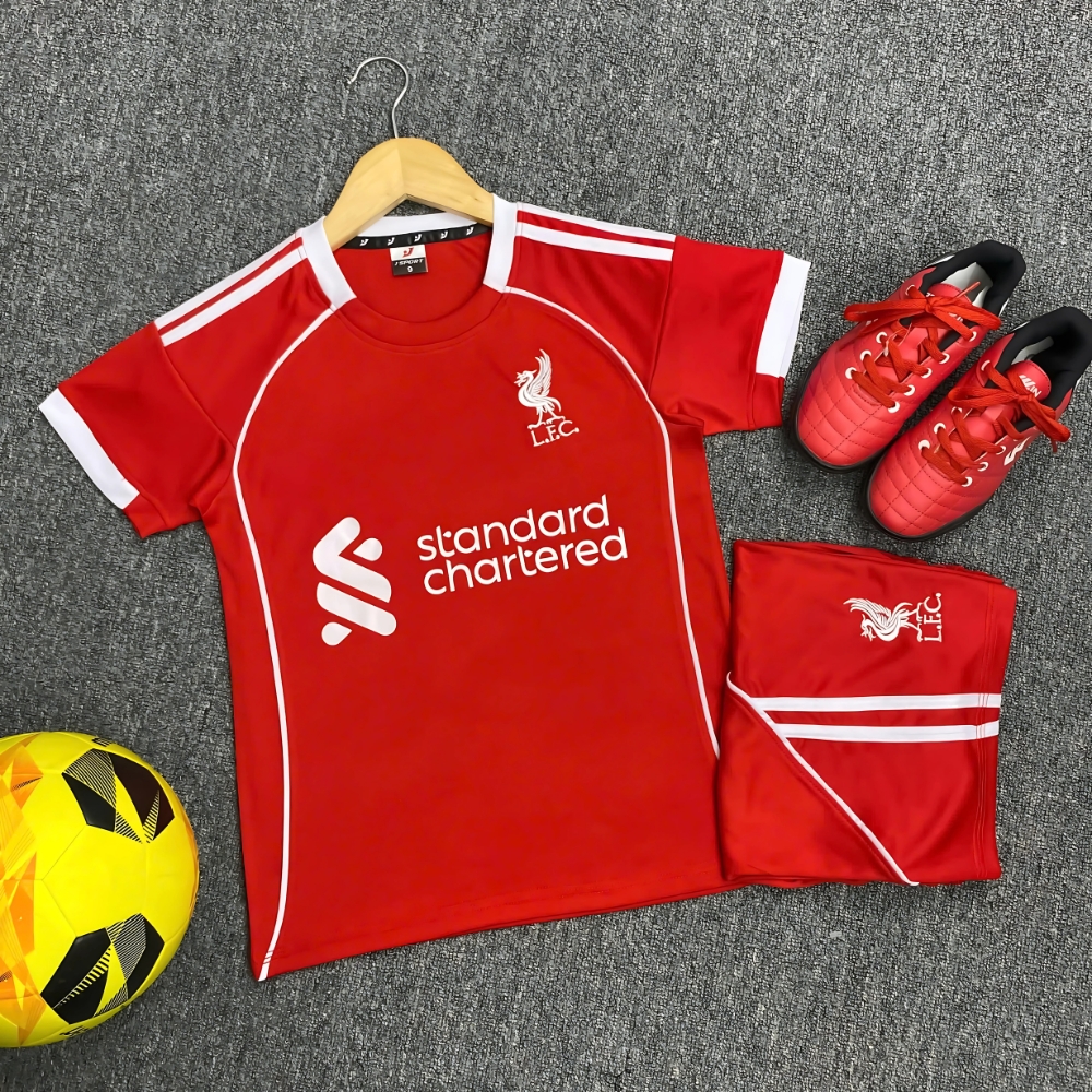 Quần Áo Bóng Đá Đồ Đá Banh Trẻ Em CLB LIVERPOOL Màu Đỏ Mùa Mới 25/26 HOT Thun Lạnh Cao Cấp - FREE IN ẤN