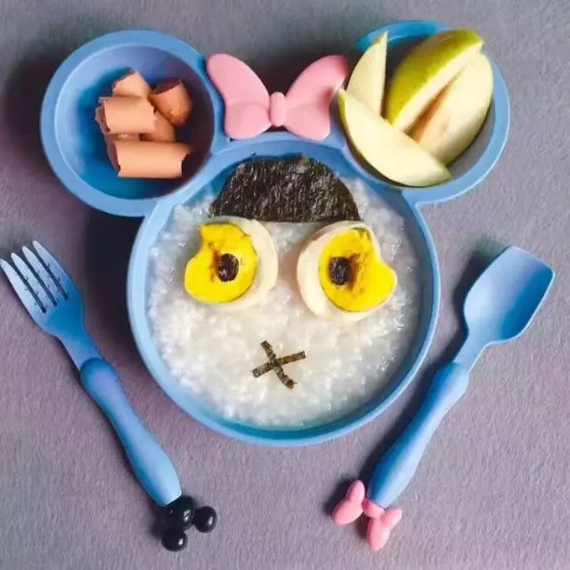 Bộ bát ăn dặm Mickey lúa mạch kèm thìa dĩa cho bé an toàn vệ sinh .