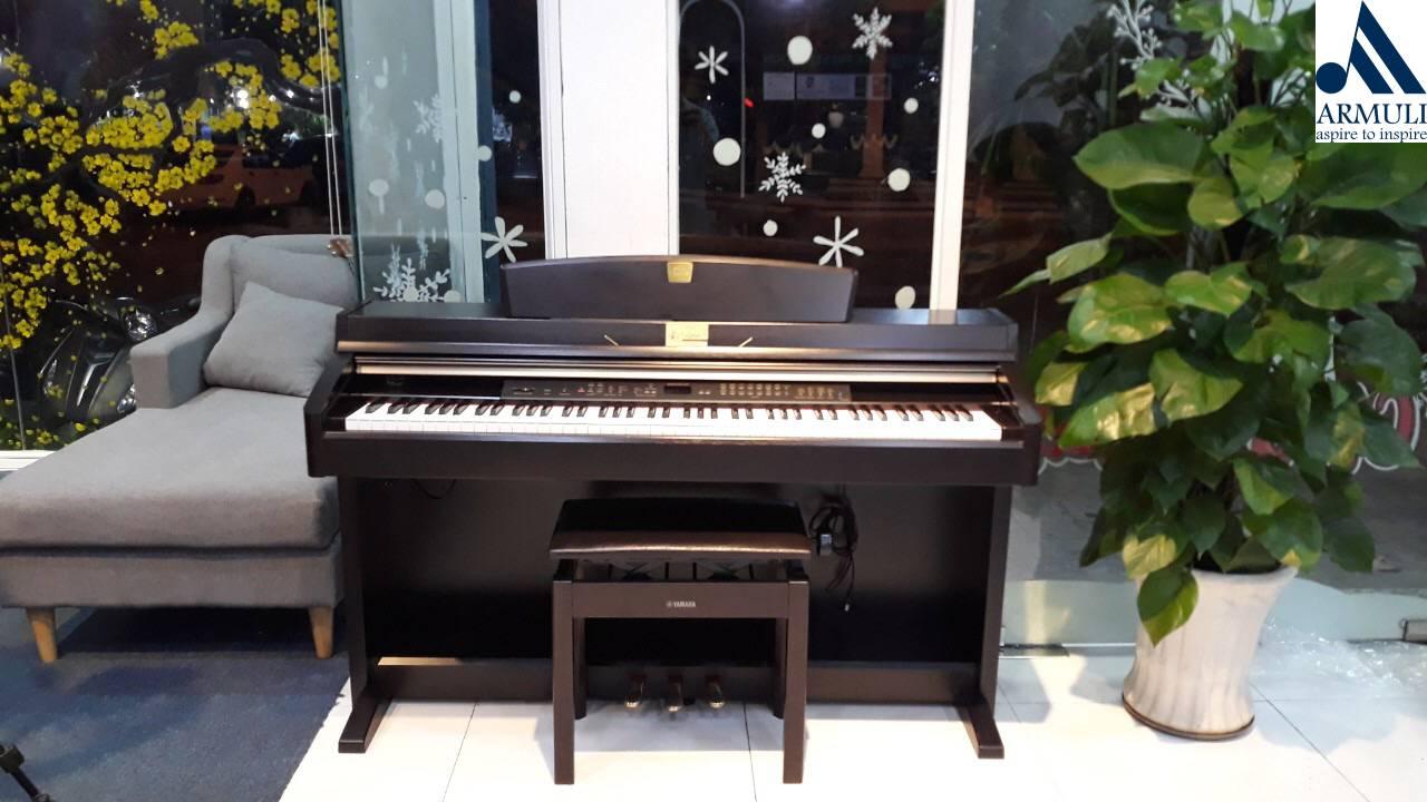 Đàn Piano Điện Yamaha CLP-240R.