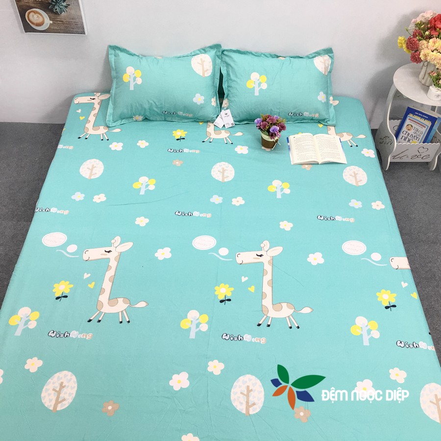 Bộ ga gối 3 món gồm 1 ga giường và 2 vỏ gối nằm chất liệu poly cotton mẫu Hươu xanh