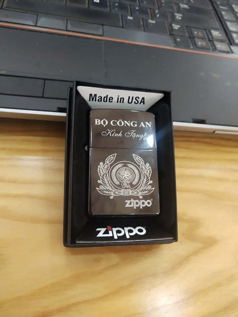 Zippo khắc laze logo bộ công - an đen