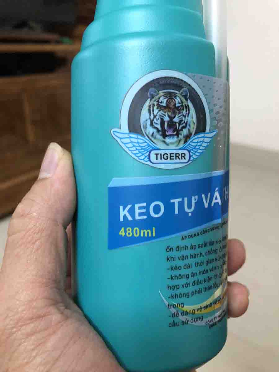 Keo vá lốp  thông minh cho xe máy không săm 480ml (giá cho 1 chai)