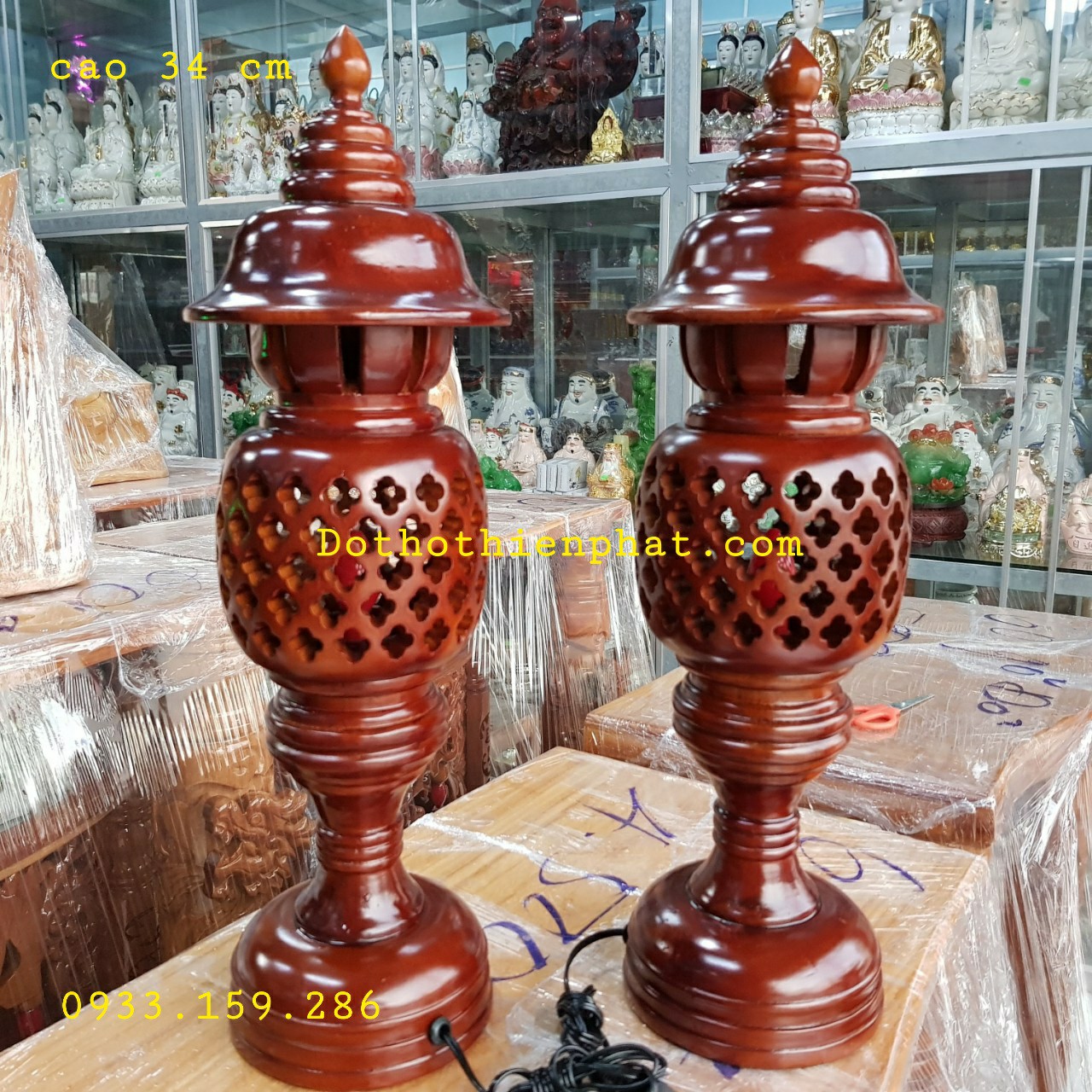 Cặp đèn thờ gỗ tràm bông vàng cao 34 cm loại 1 rất đẹp