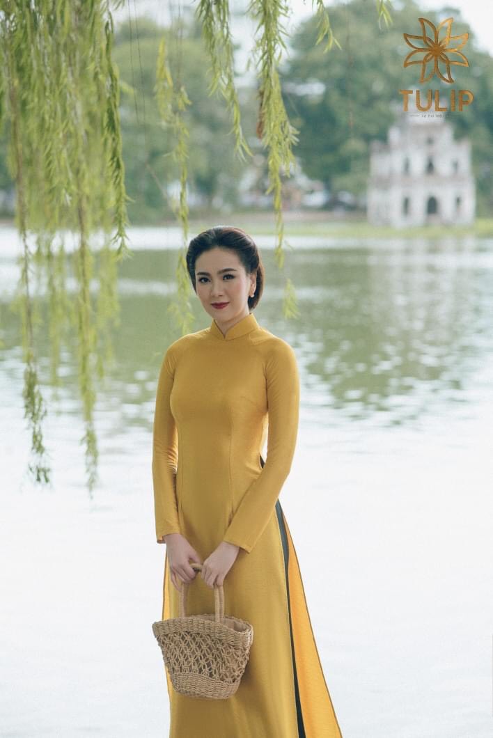 Áo dài truyền thống lụa co dãn màu vàng
