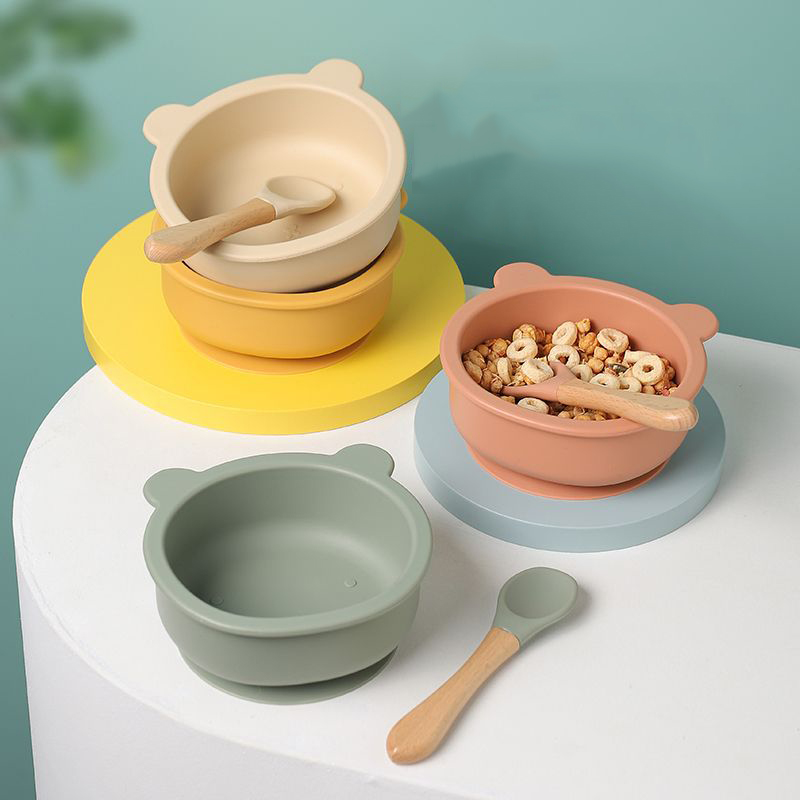 Bát silicon hình gấu tones màu Pastel phong cách Hàn Quốc, có đế hút chân không chống lật kèm thìa cho bé ăn dặm