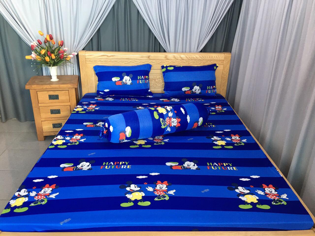 Bộ drap thun hàn hoạt hình chuột (1 ga, 2 áo nằm, 1 áo ôm)