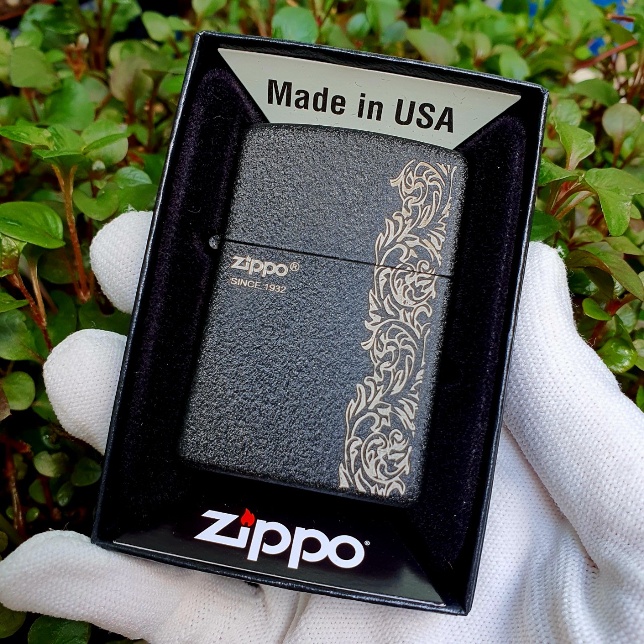 Bật Lửa Zippo Đen Nhám Hoa Văn Đời La Mã Có Hộp ( Tặng Đá Bấc ) Hộp Quẹt Thích Hợp Làm Quà Sưu Tầm (KHÔNG XĂNG)