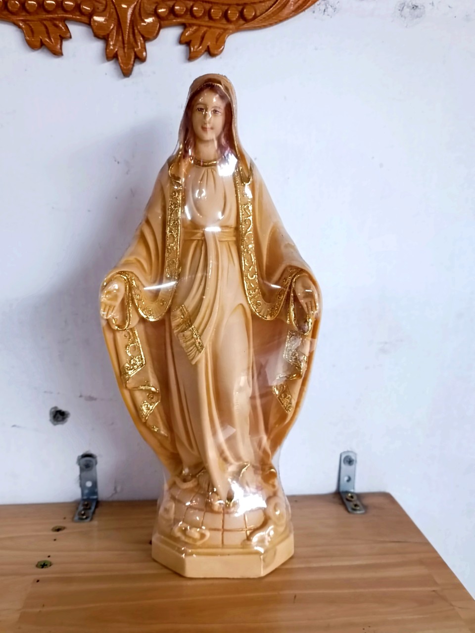 Tượng Đức Mẹ Ban Ơn 30cm màu nâu giống gỗ - chất liệu nhựa tổng hợp composite