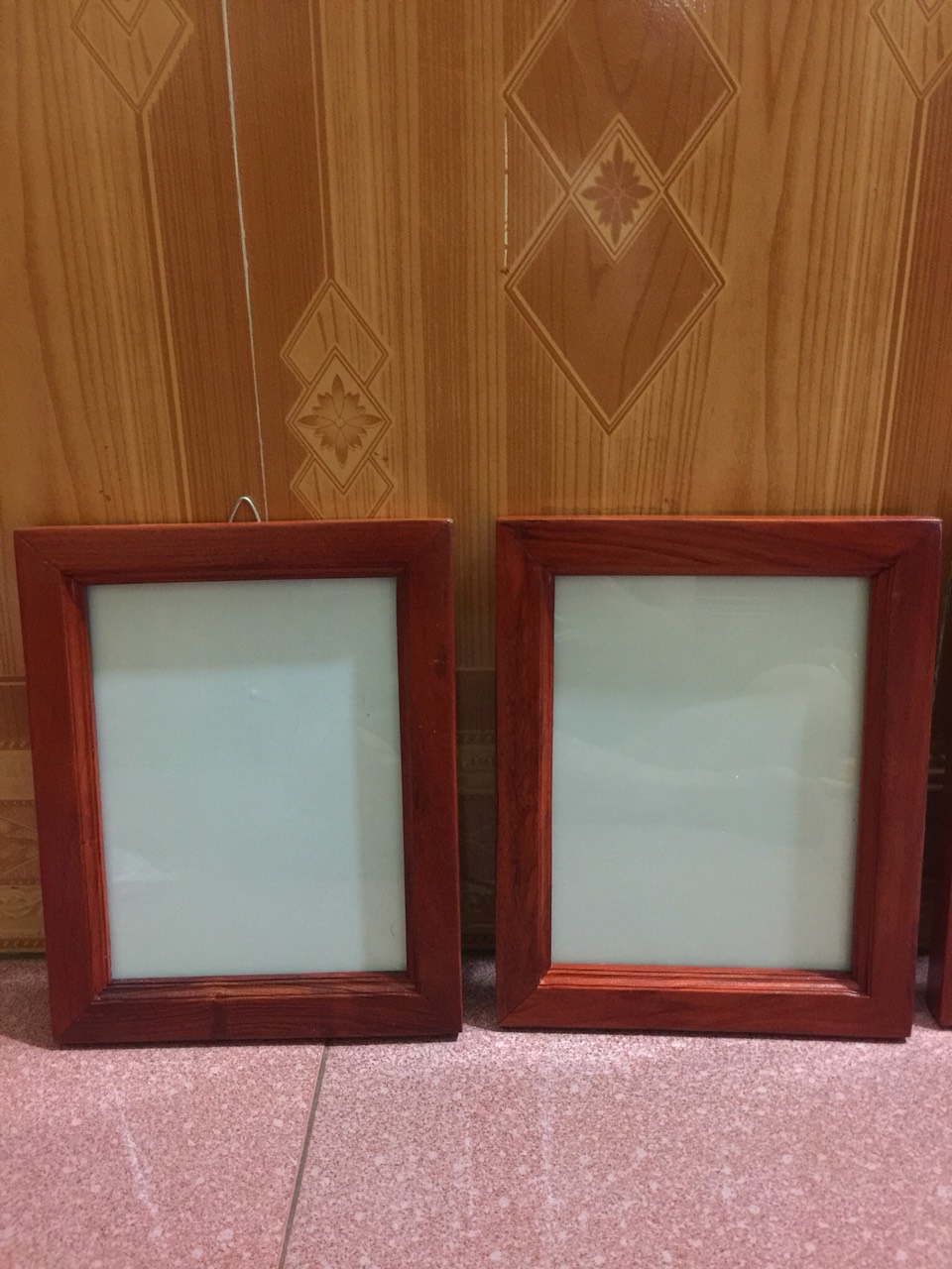 Khung ảnh treo tường gỗ hương kích thước ảnh 20 x 30 cm