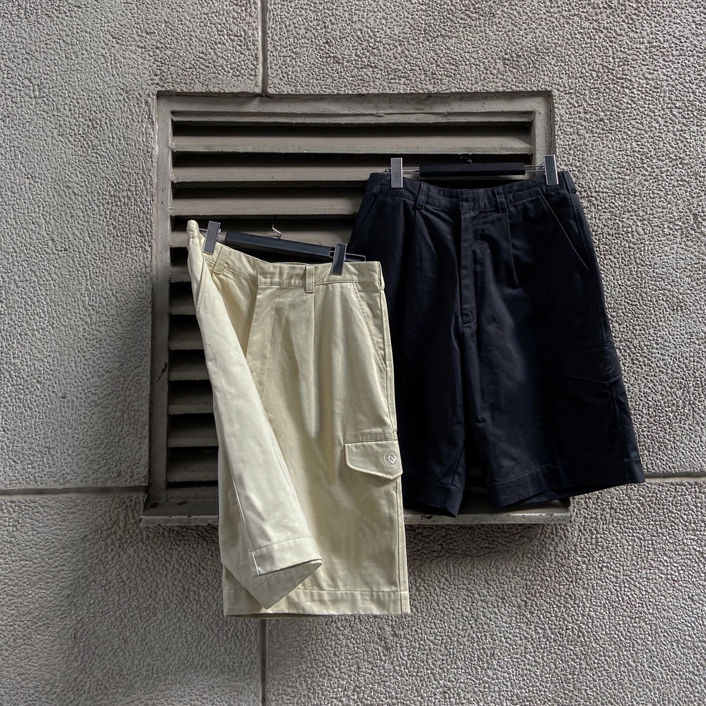 Quần shorts khaki túi hộp mbc - đen/kem
