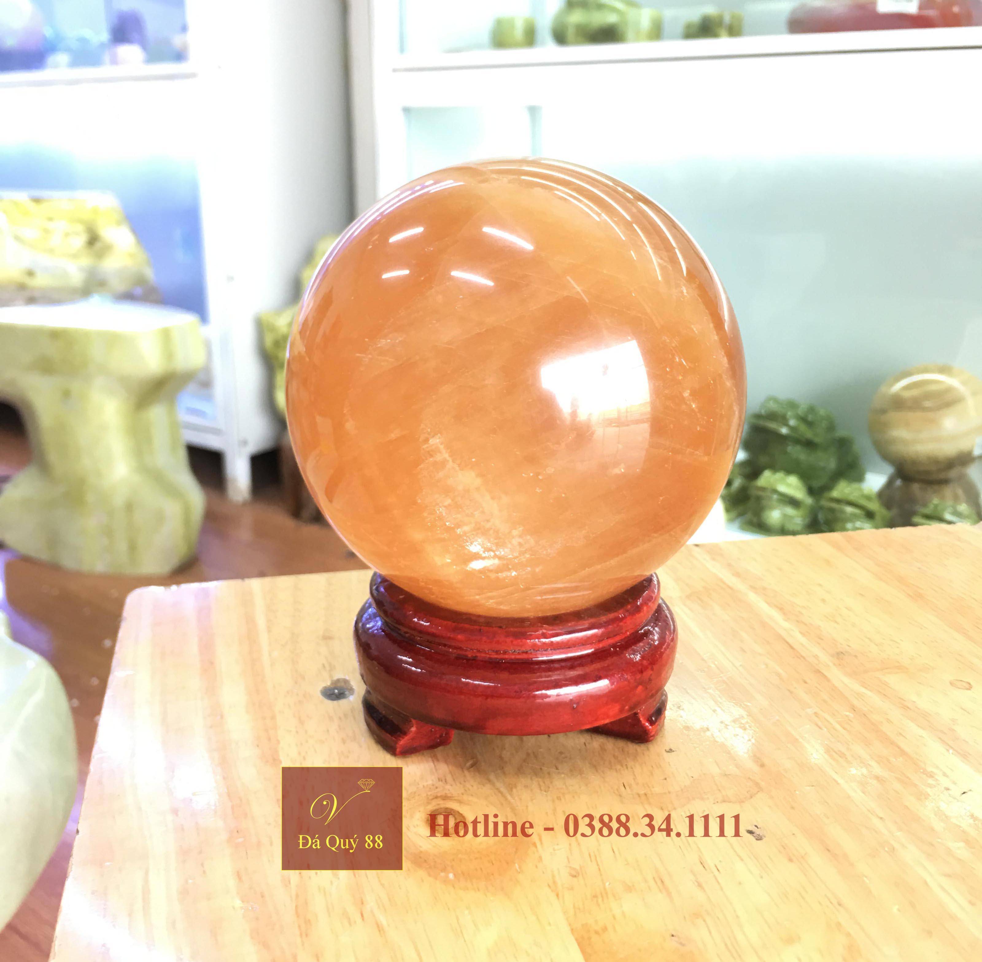 Quả cầu phong thủy đá tự nhiên canxit vàng 10,45cm, mệnh thổ, kim