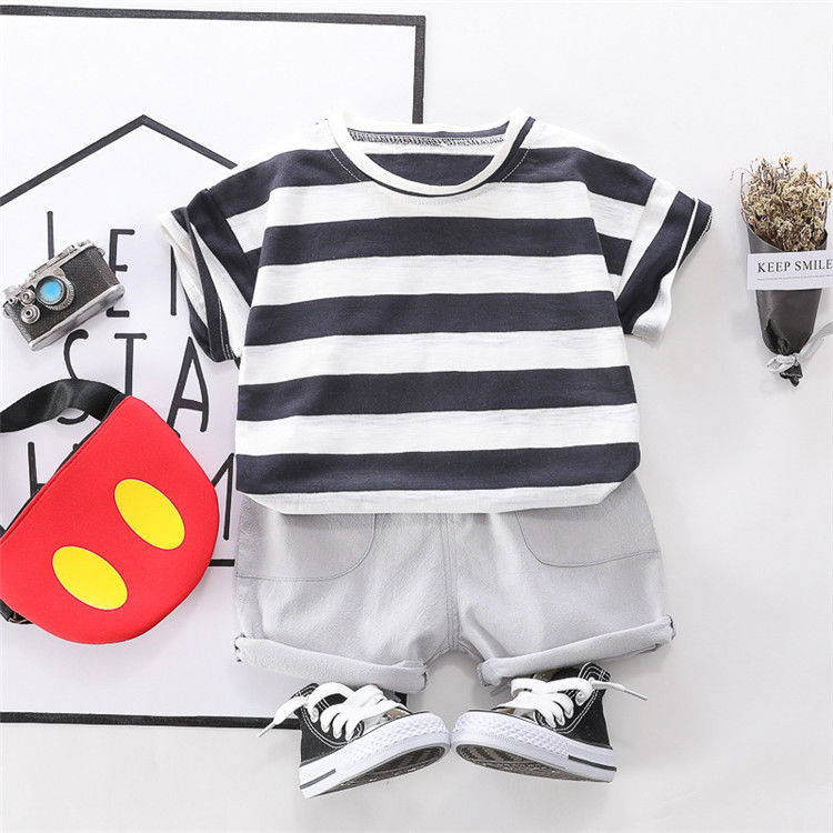 Áo Mẫu thun ngắn tay kẻ sọc + quần short thể thao thời trang cho bé trai