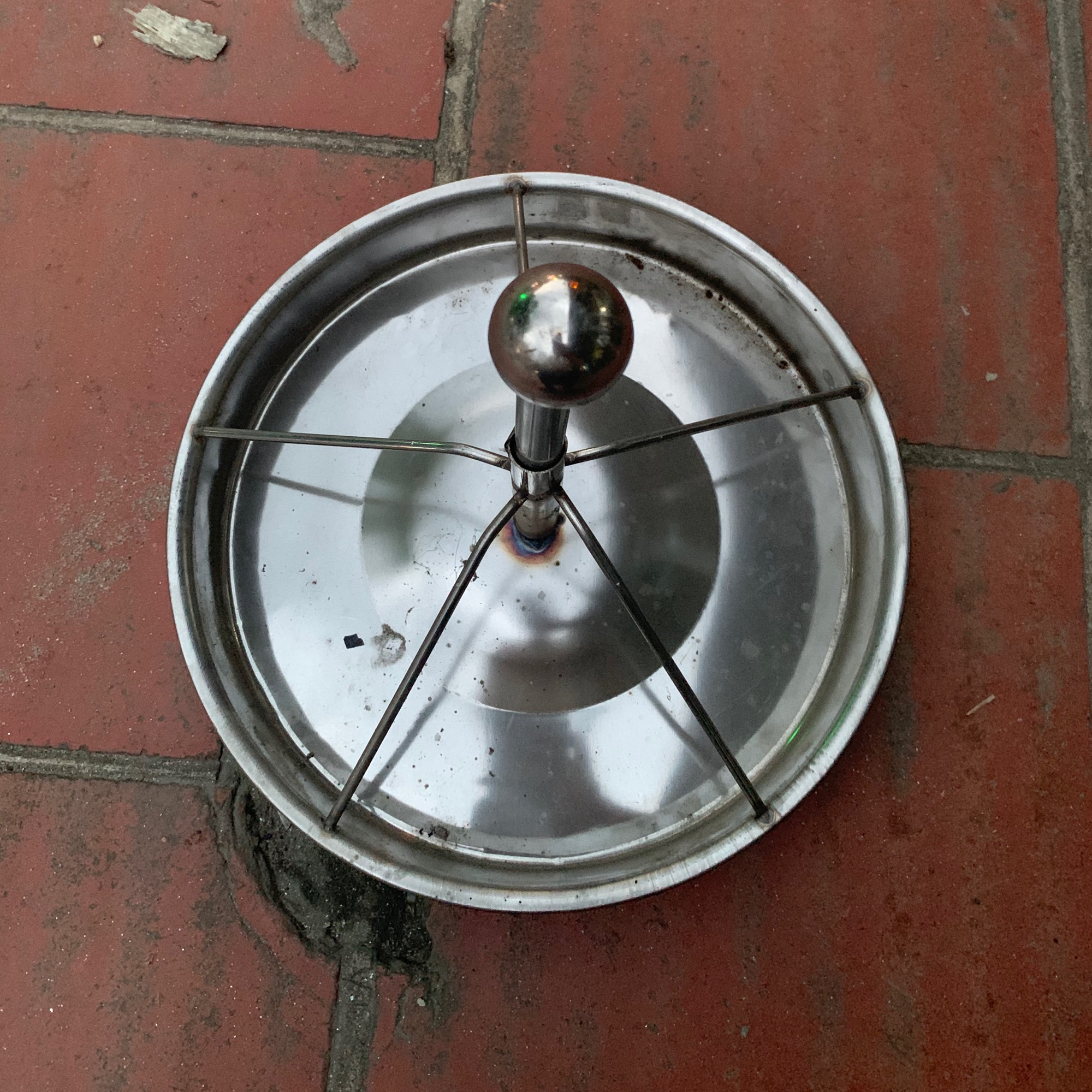 Máng đổ cám cho lợn gà ăn