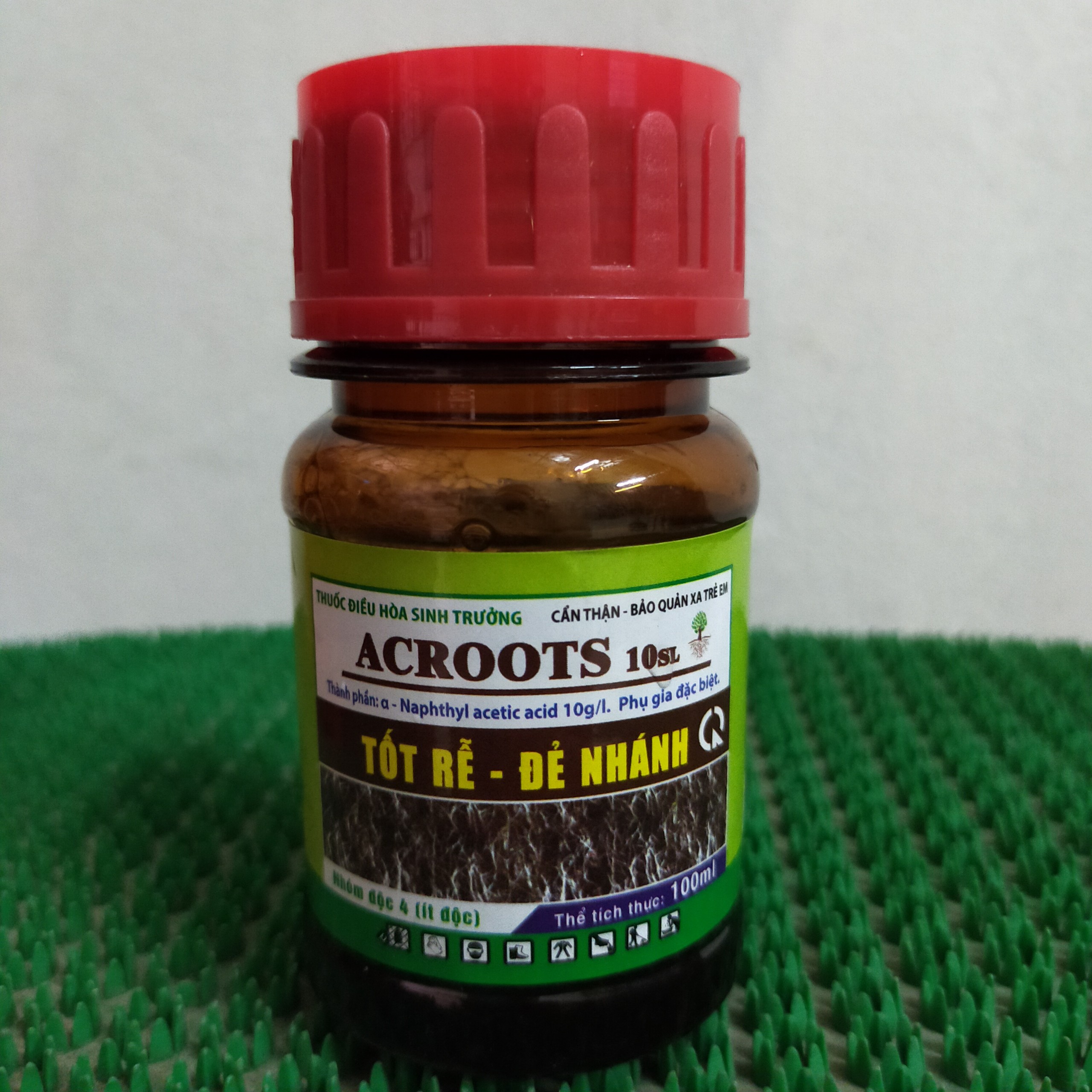 Acroot tốt rễ- đẻ nhánh - phát triển rễ cây bị đen, thối - Hiệu quả sau 1-2 lần sử dụng  (100ml)