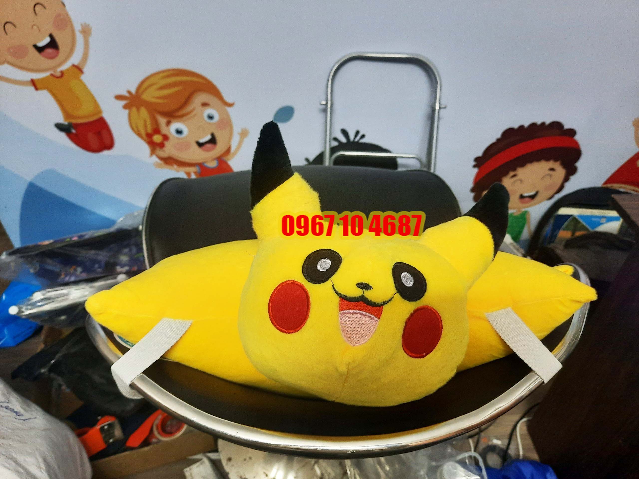 Gối đi xe máy cho bé pikachu