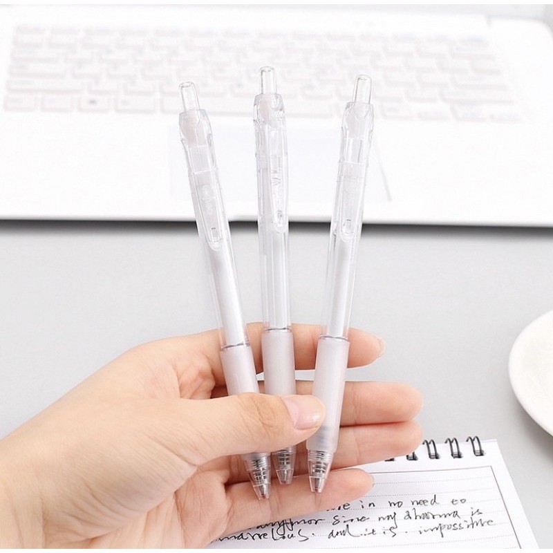 Bút gel đen vỏ trong suốt deli ngòi 0.5mm