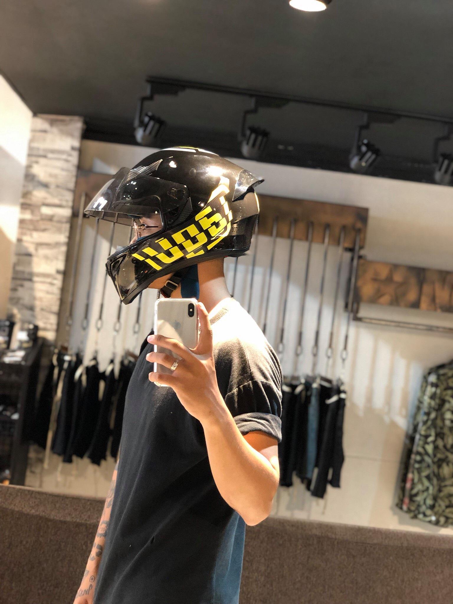 Nón Fullface Royal m138b màu đen bóng lên tem AGV cực chất, bảo hành 12 tháng