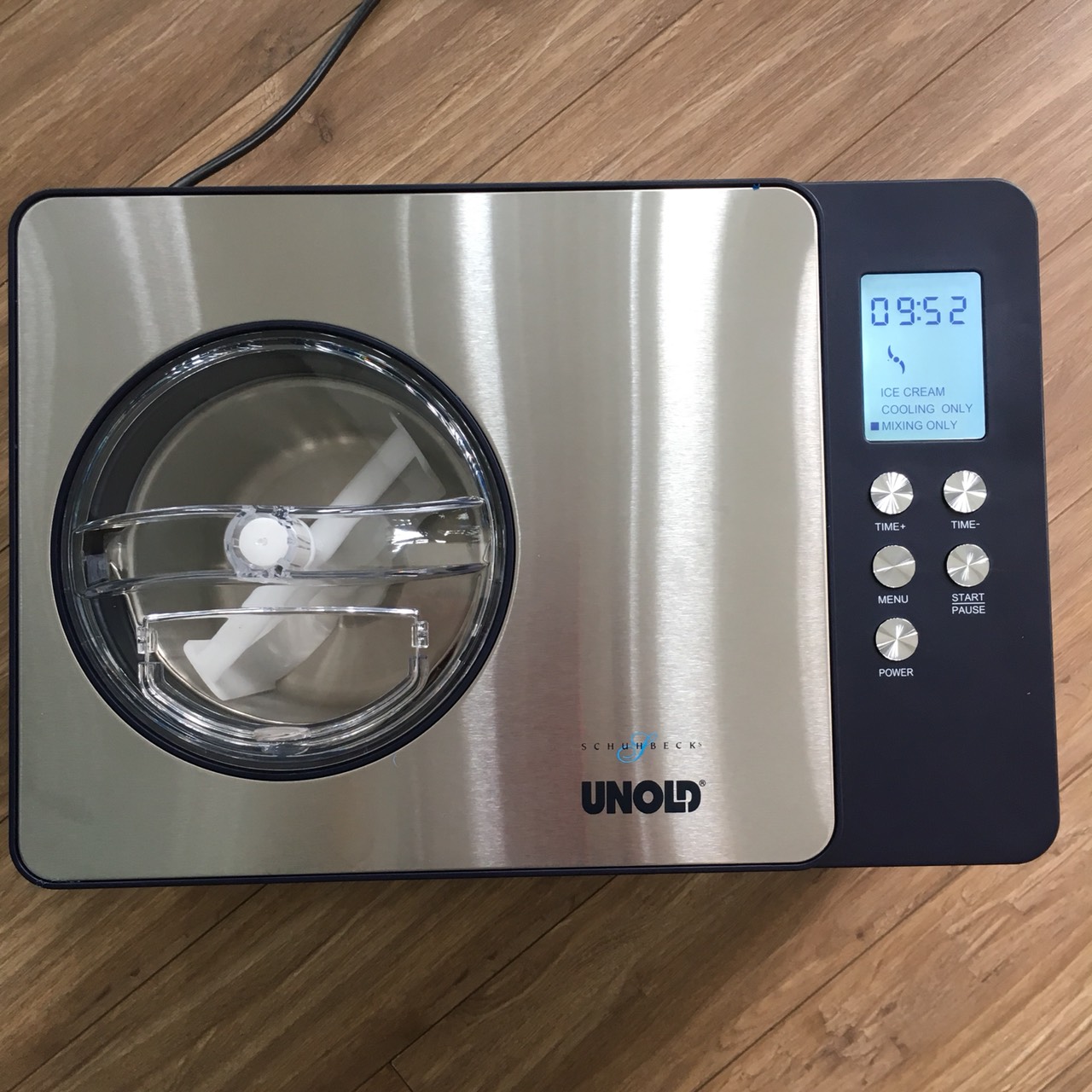 Máy làm kem unold 48818; hàng nhập đức; dung tích 1,5 lit; hộp đựng bằng thép ko gỉ, có thể tháo rời, dễ vệ sinh; màn hình lcd