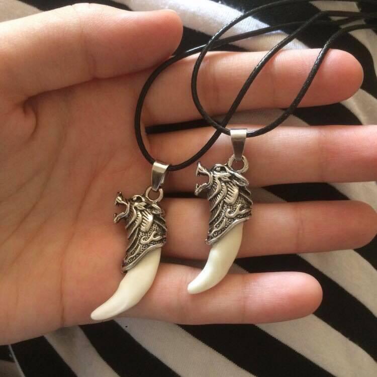 Vòng cổ nam bạc Mã Lai ( Nanh sói bọc bạc - Dây đen ) - Uy quyền