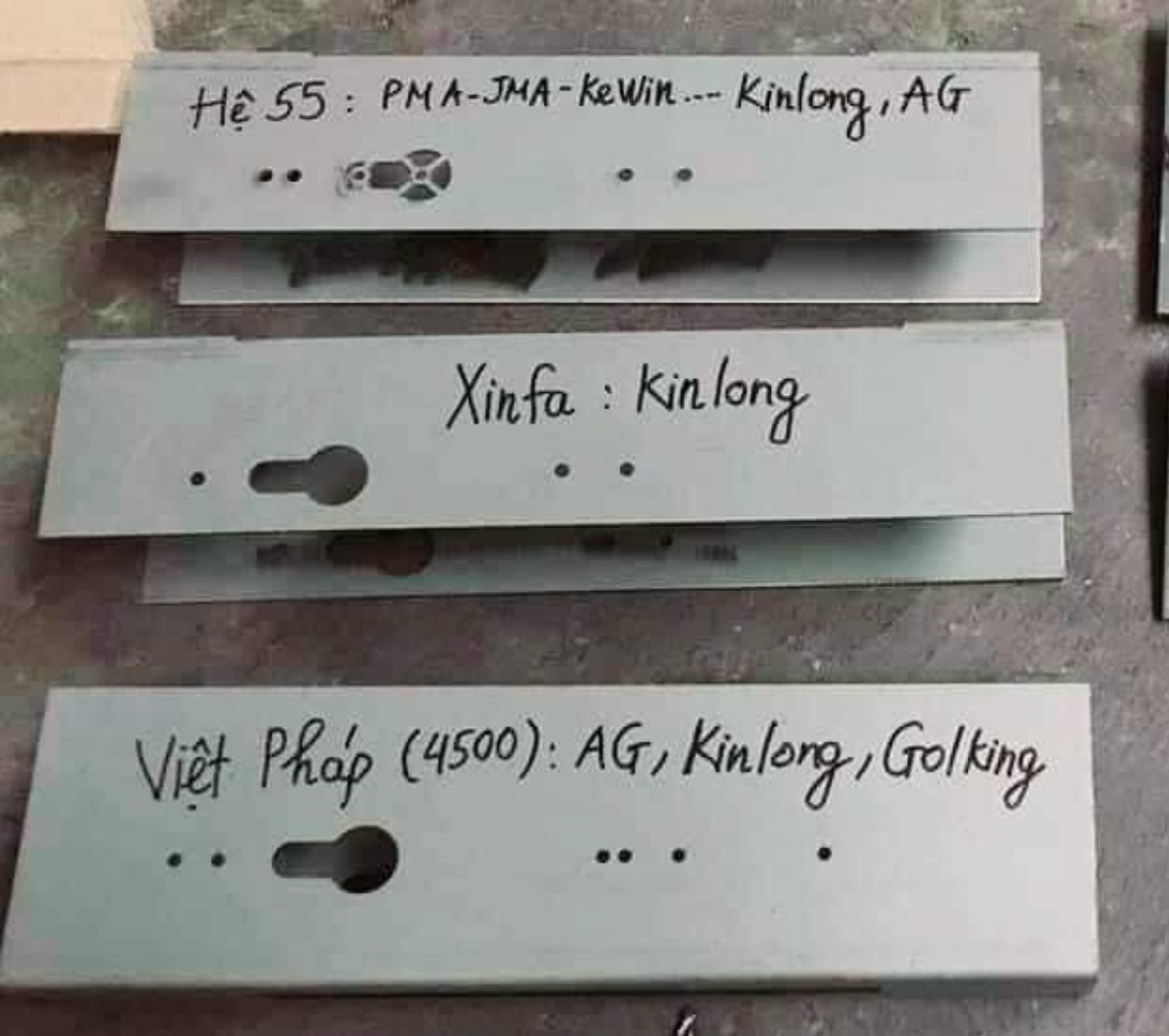 Dưỡng khóa cửa nhôm