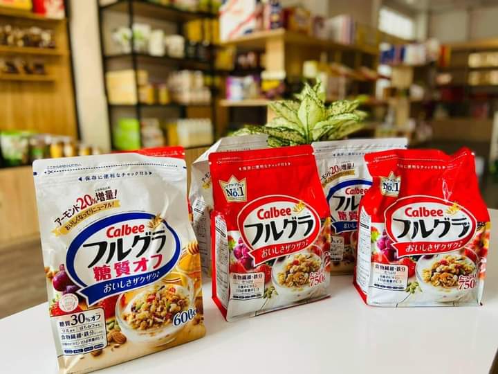 Ngũ cốc ăn sáng Calbee trắng Nhật Bản ít đường hỗ trợ giảm cân gói 600gr