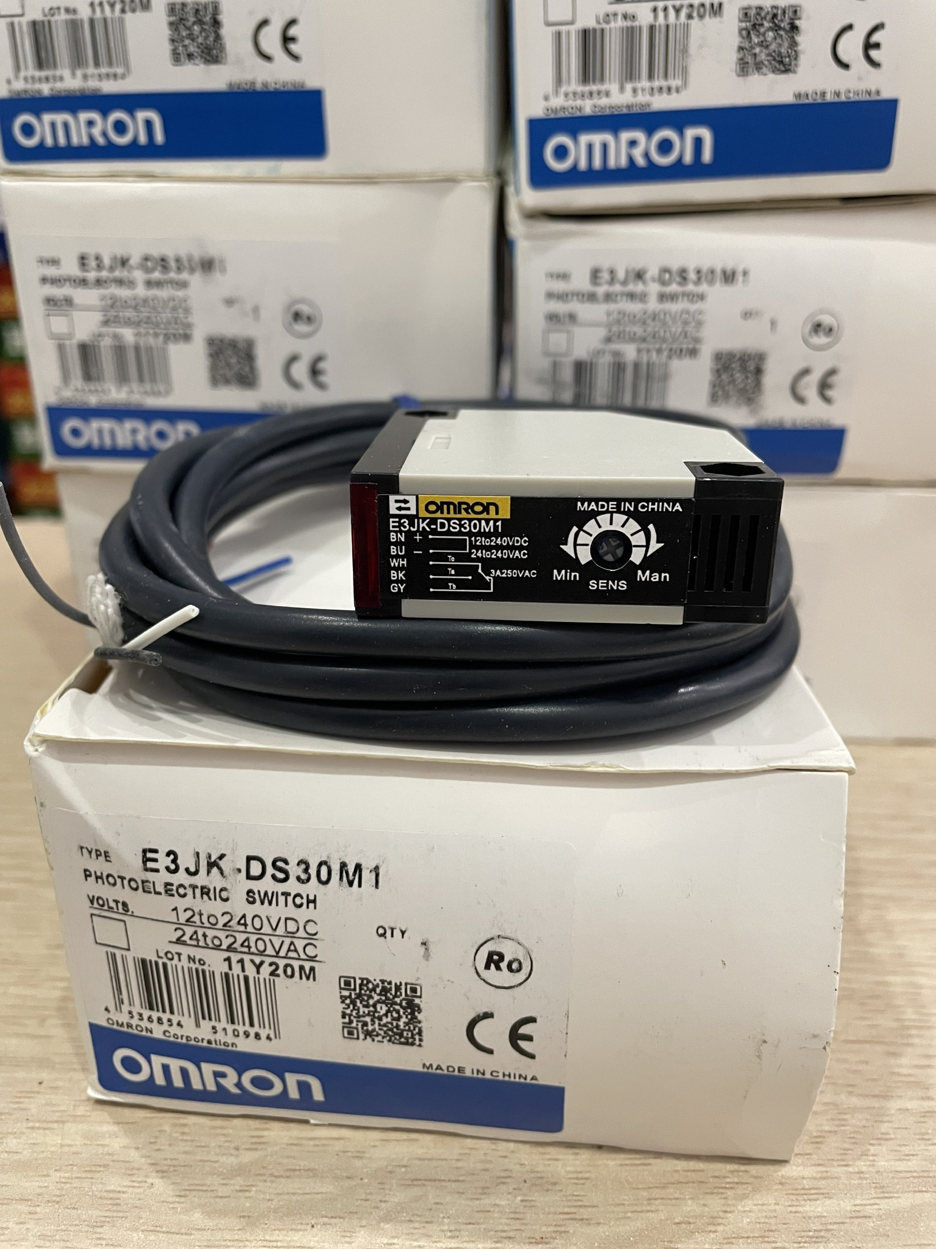 Cảm biến quang e3jk-ds30m1 dải điện áp 24-220vac / 12-220vdc